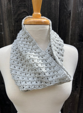 Tracery Cowl pattern PDF
